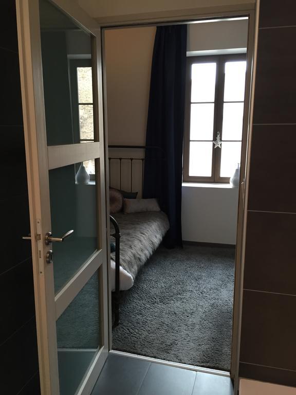 Au Lavoir Colombiers  Room photo